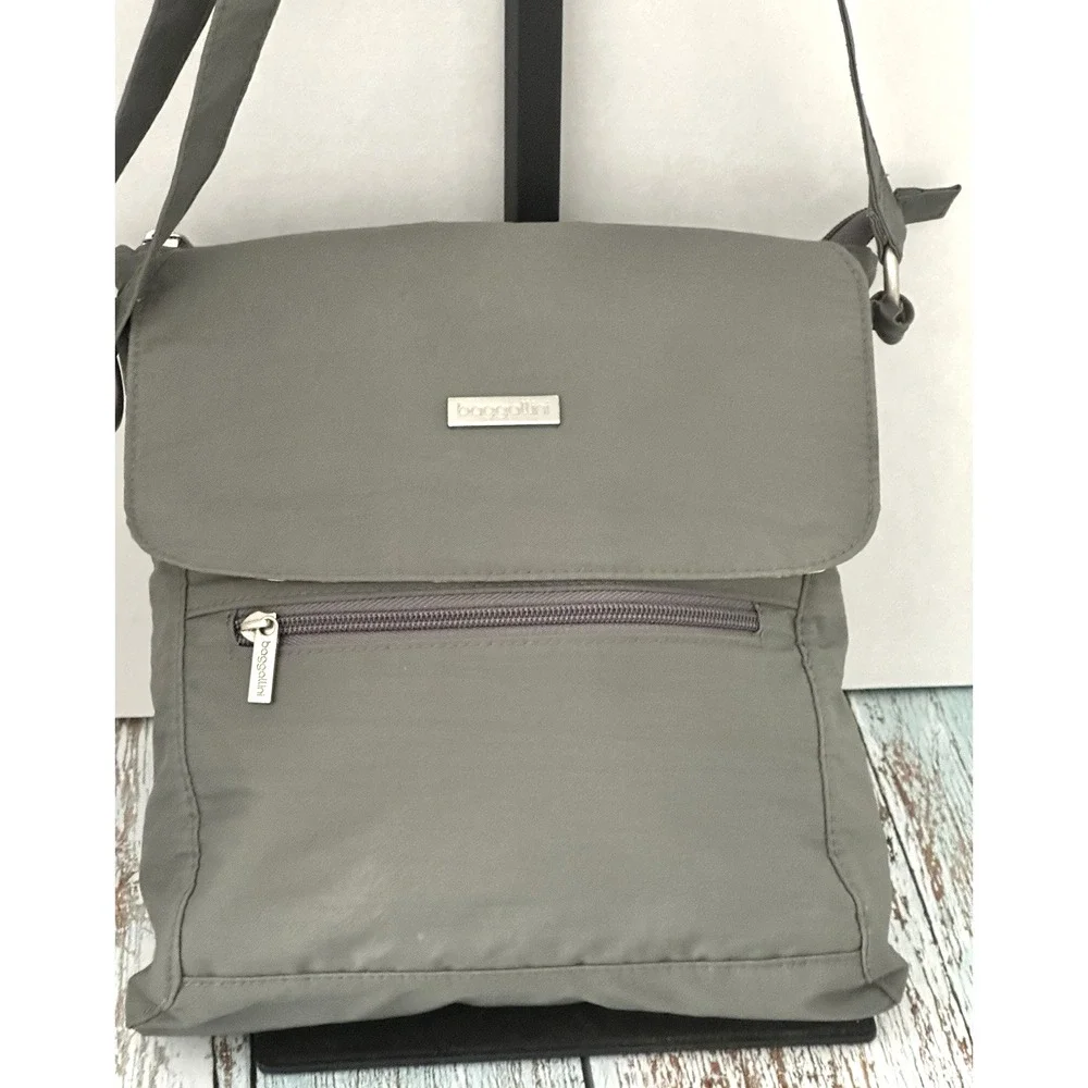 Baggallini Gray Nylon‎ Small Crossbody Purse Bag Adjustable Strap